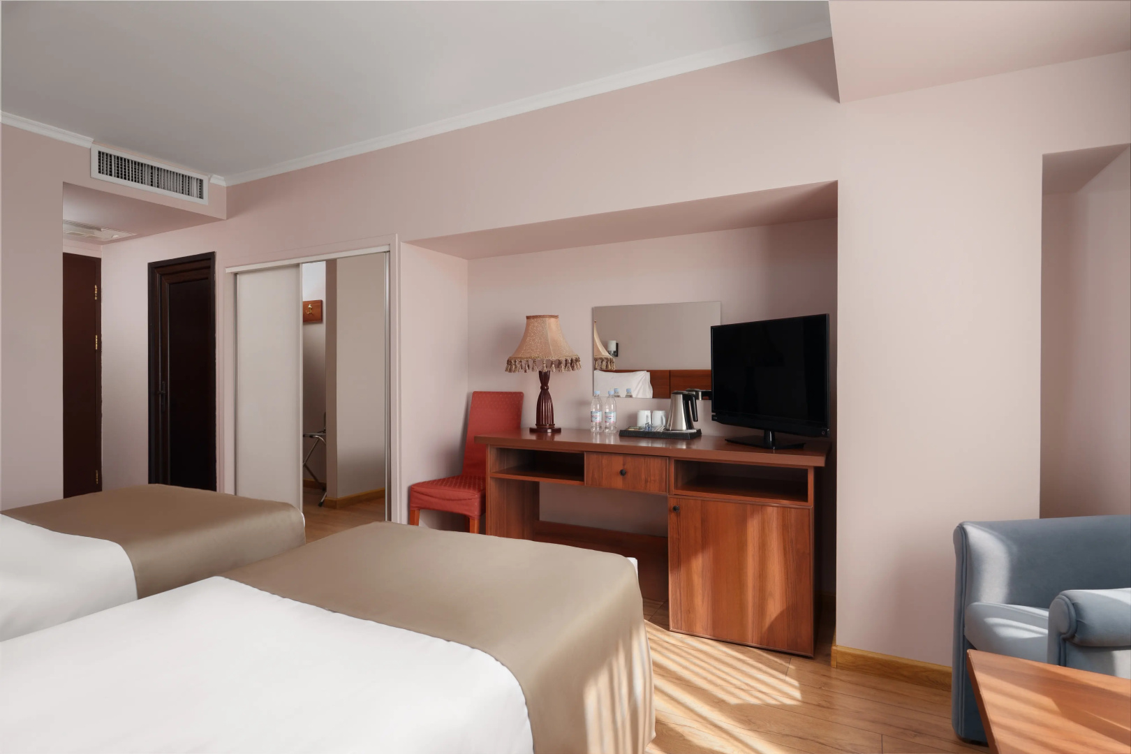 Photo - Ani Plaza Hotel