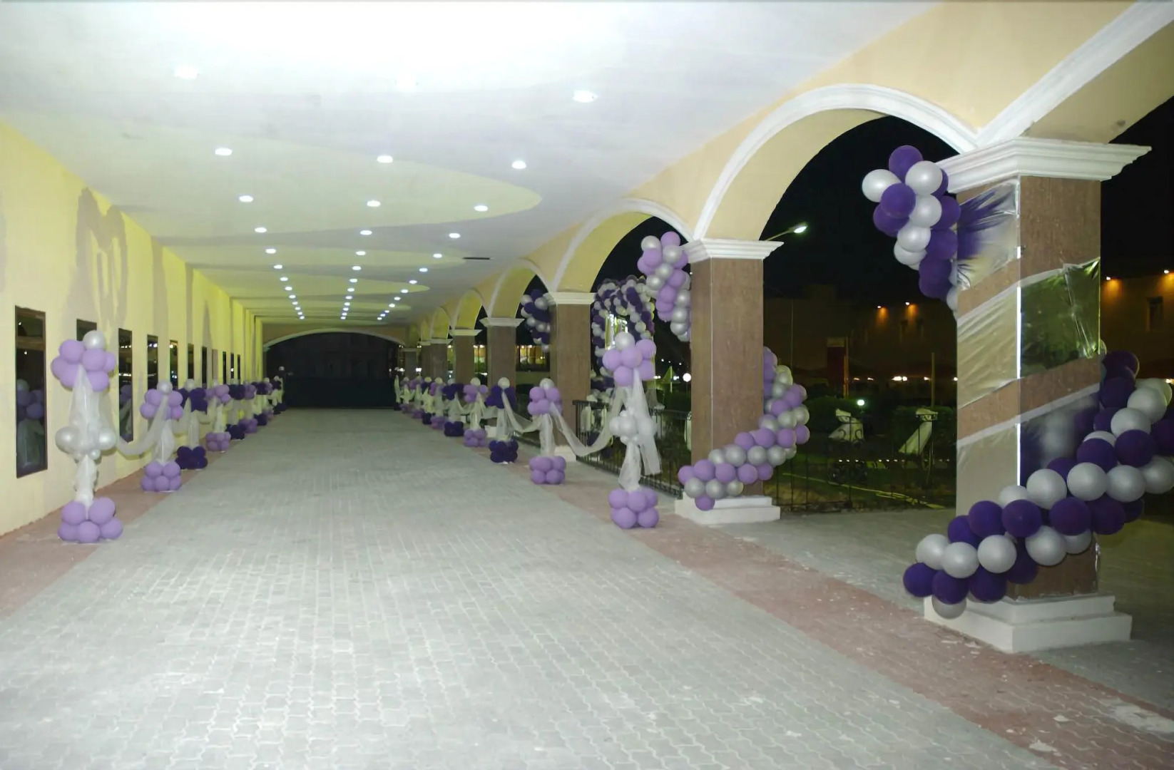 Foto - The Convention Center & Royal Suites Hotel