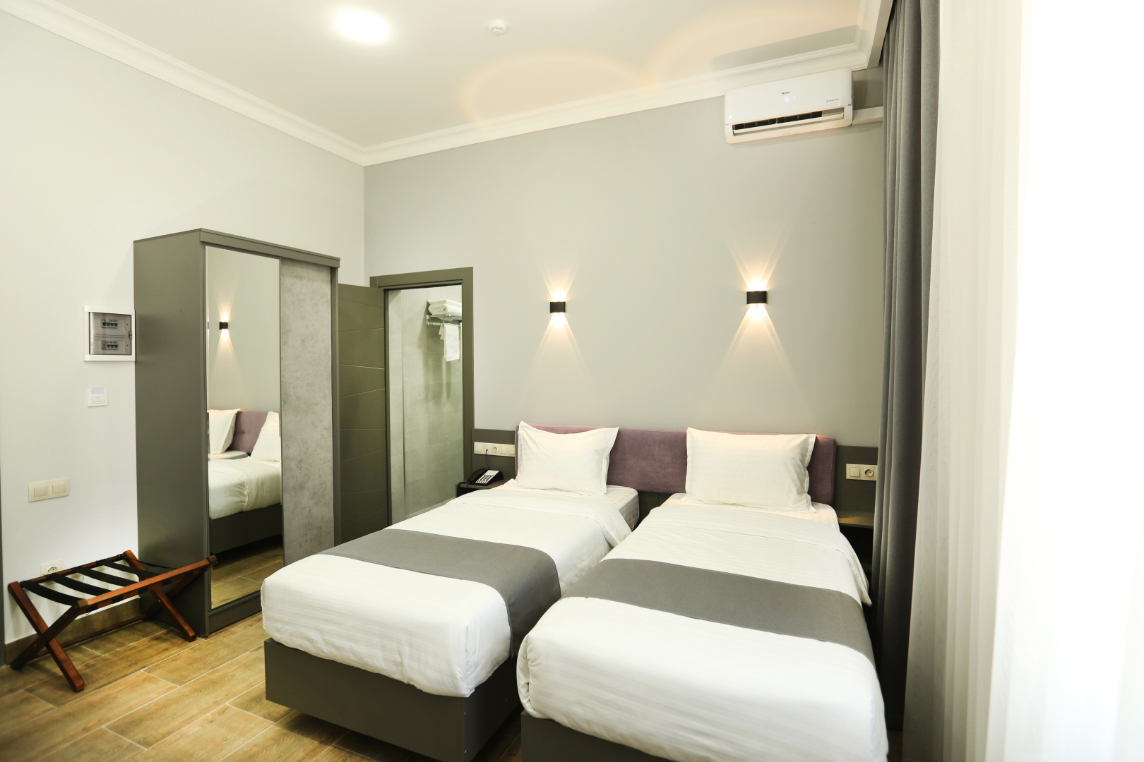 Photo - Parklane Hotel