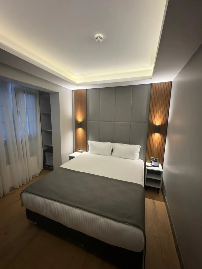 Photo - Center Hill Hotel