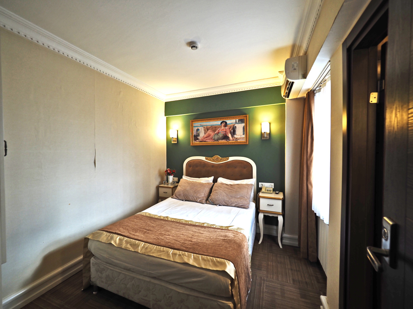 Photo - Elysion Hotel