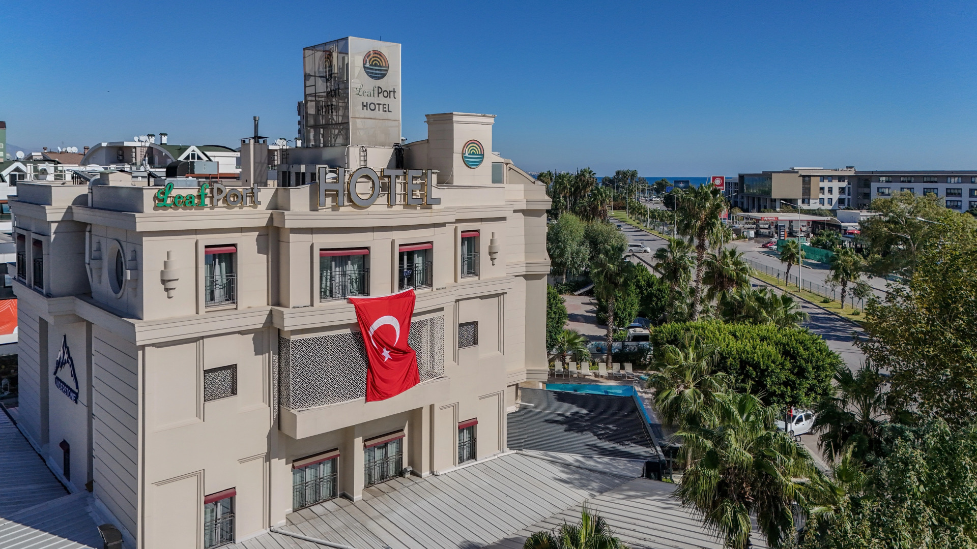 Photo - Leaf Port Hotel