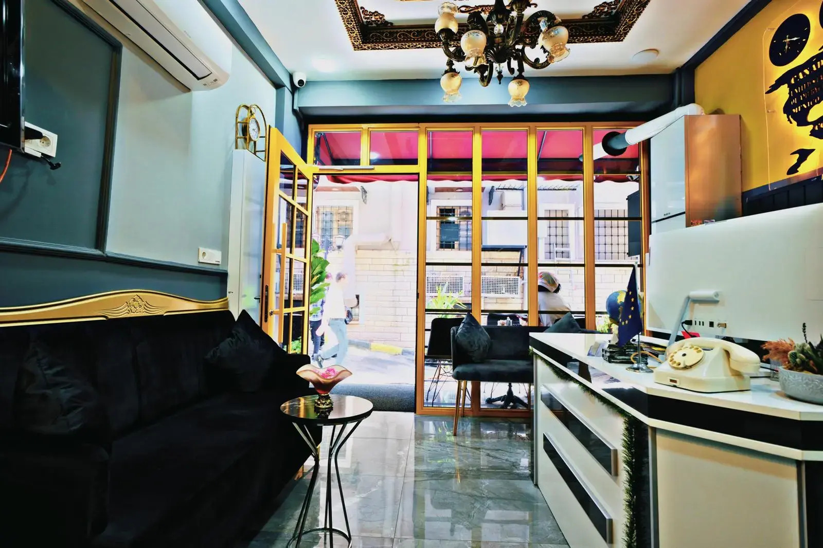 Foto - Yellow Mansion