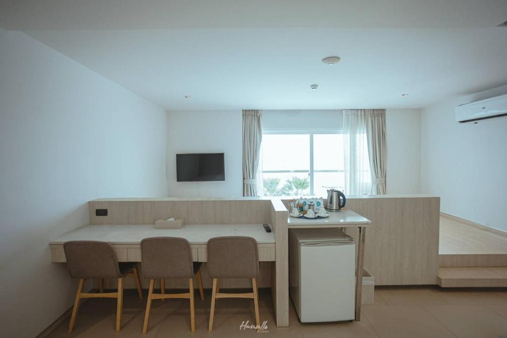 Photo - Worita Cove Hotel