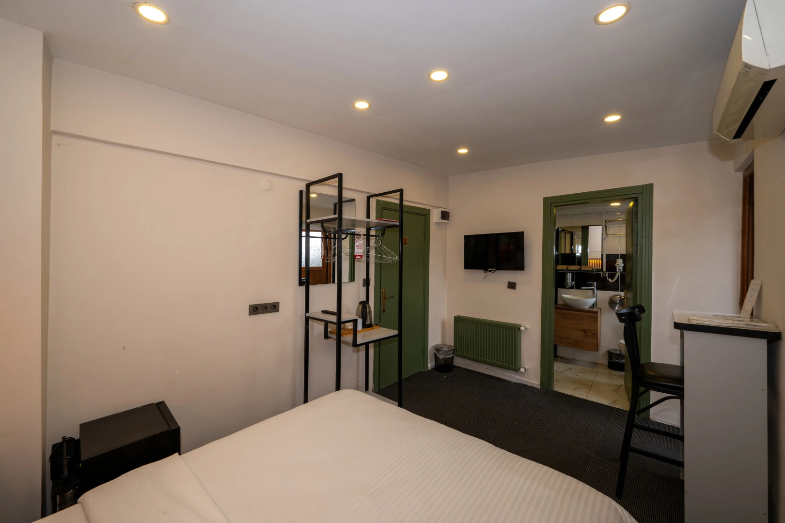 Photo - Rafinn Hotel