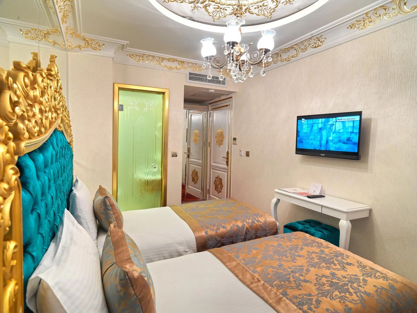 Photo - White Monarch Hotel