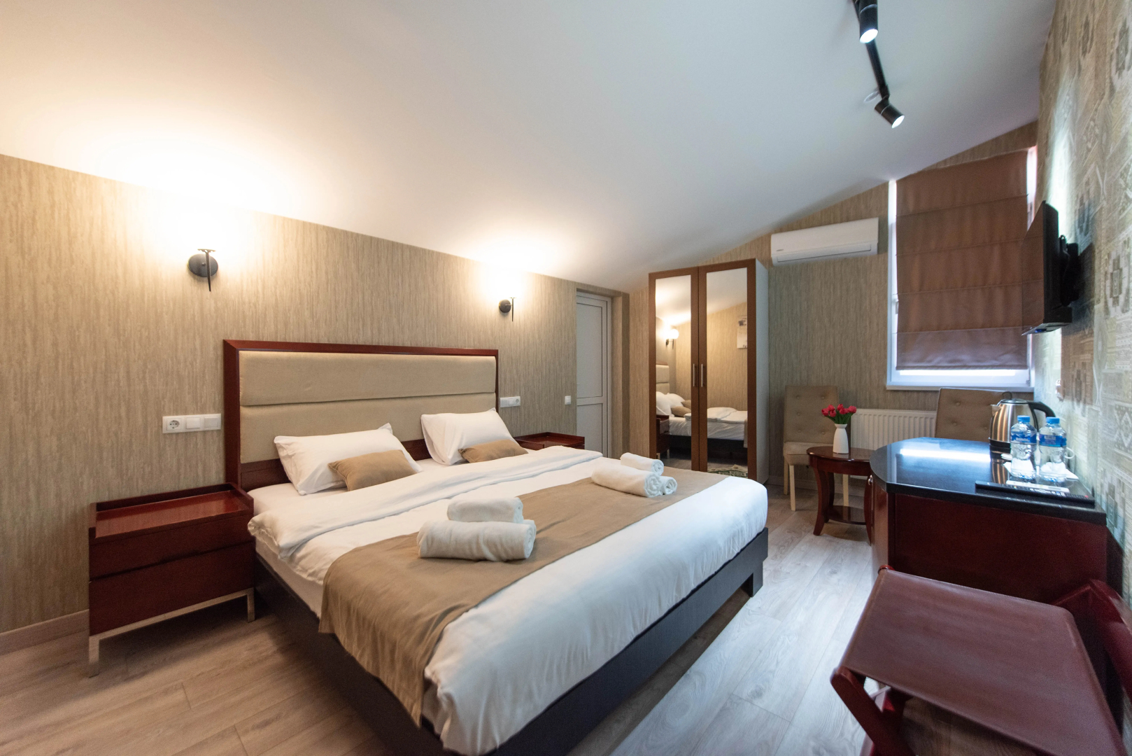 Photo - Kraveli Hotel