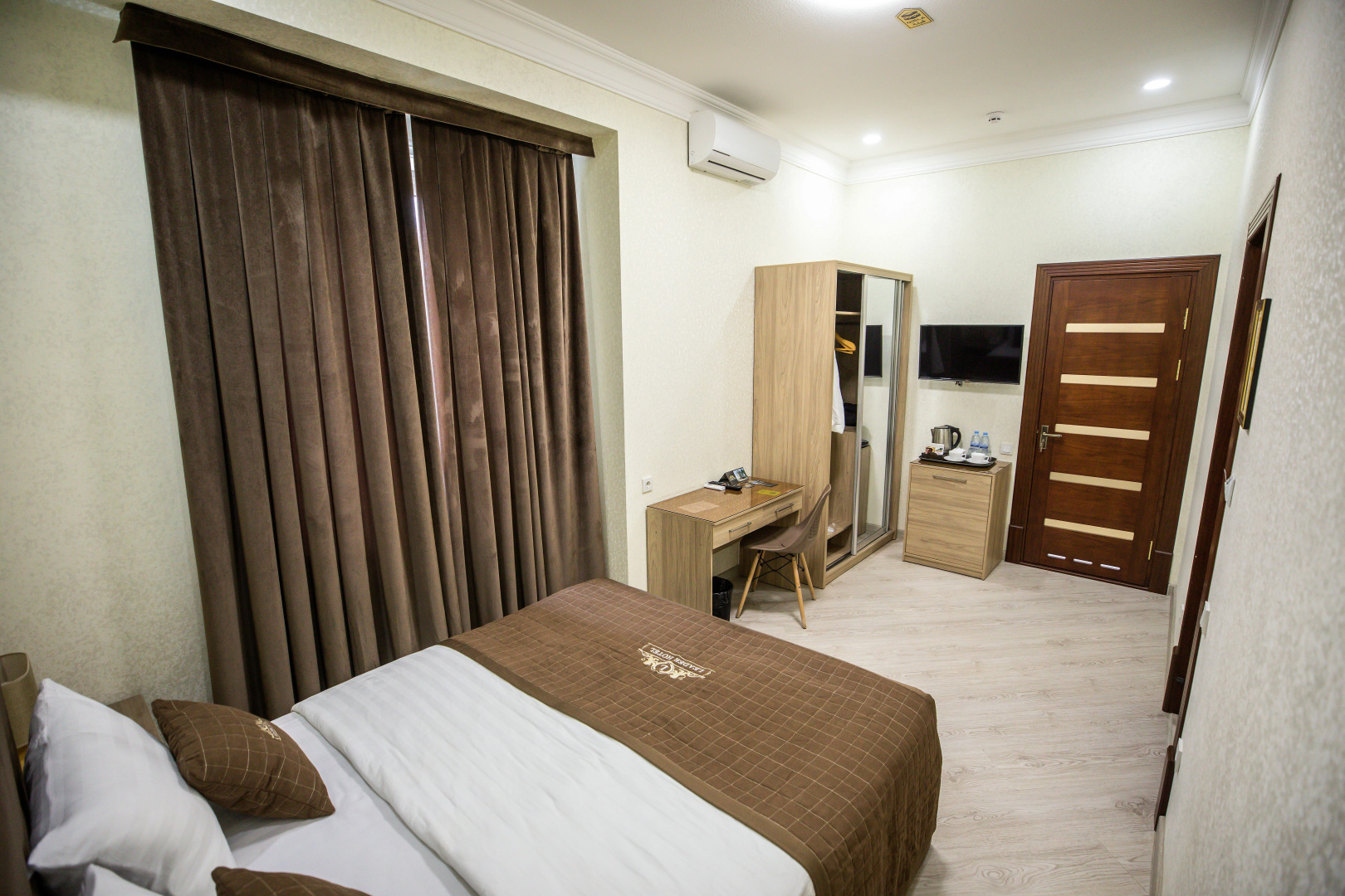 Photo - Leader Hotel