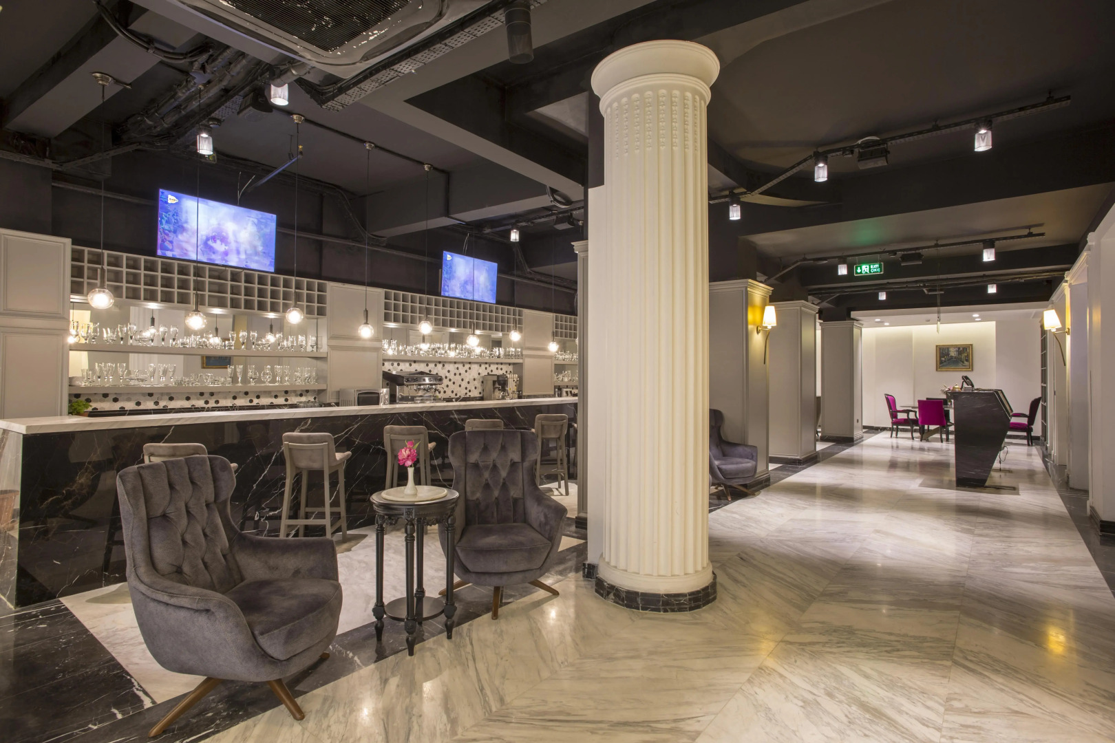 Photo - White Monarch Hotel