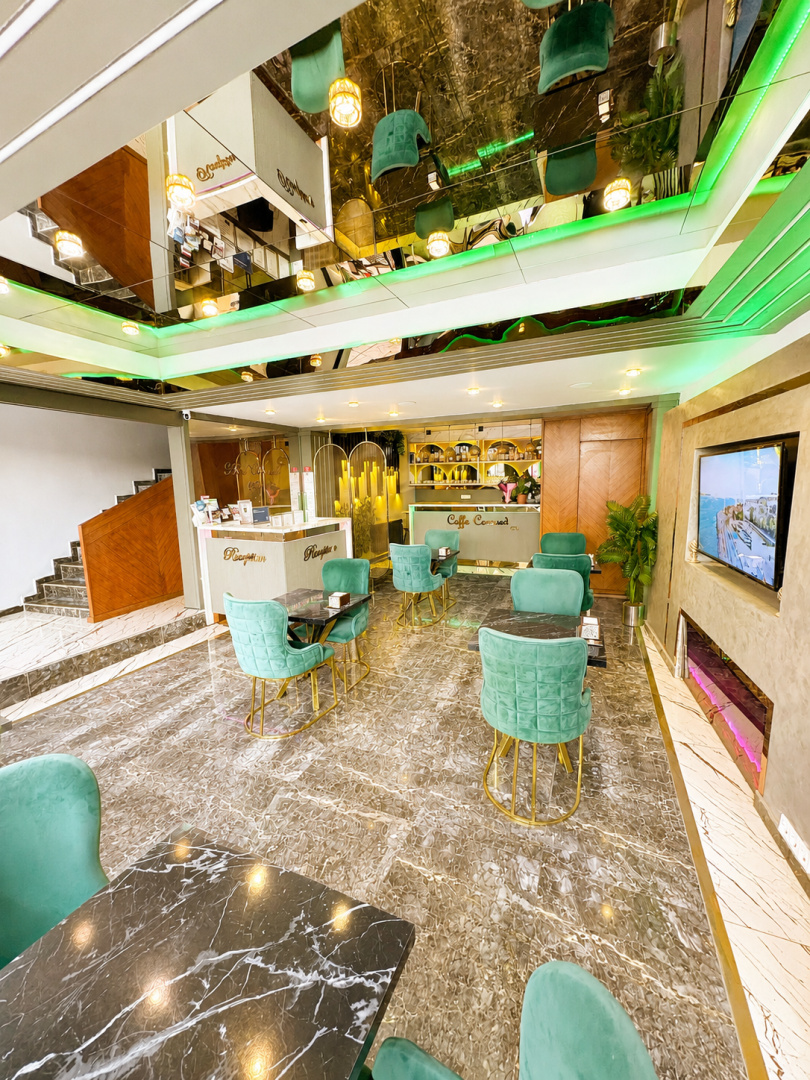 Foto - Crowned Plus Hotel