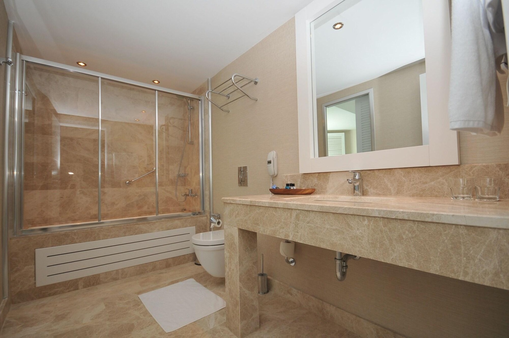 Photo - Alesta Yacht Hotel