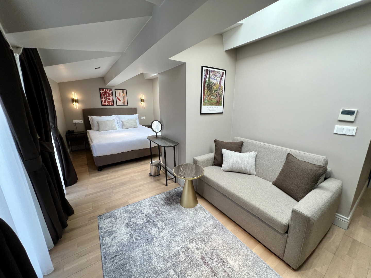 Photo - Weingart Suites Hotel