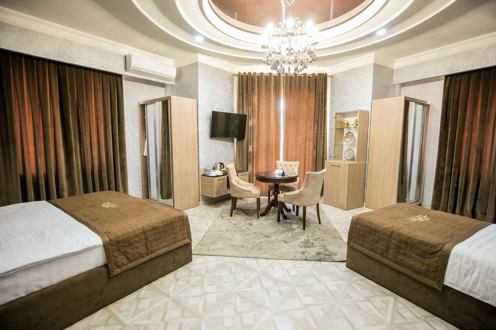 Photo - Leader Hotel