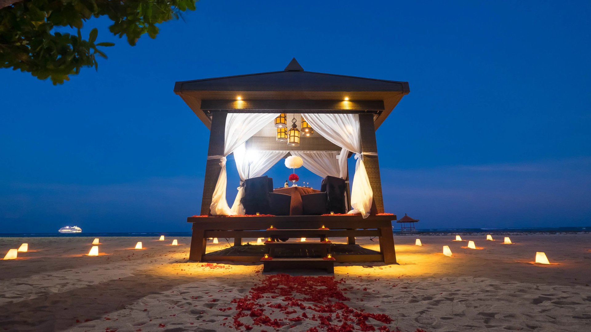 Photo - The Royal Santrian