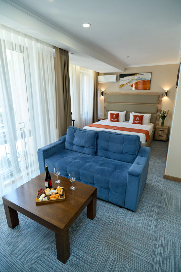 Photo - Crown Hotel