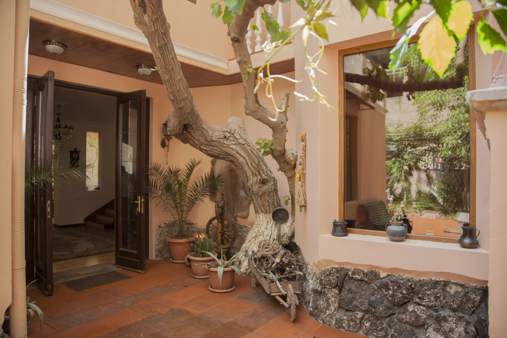Photo - Hin Yerevantsi Hotel