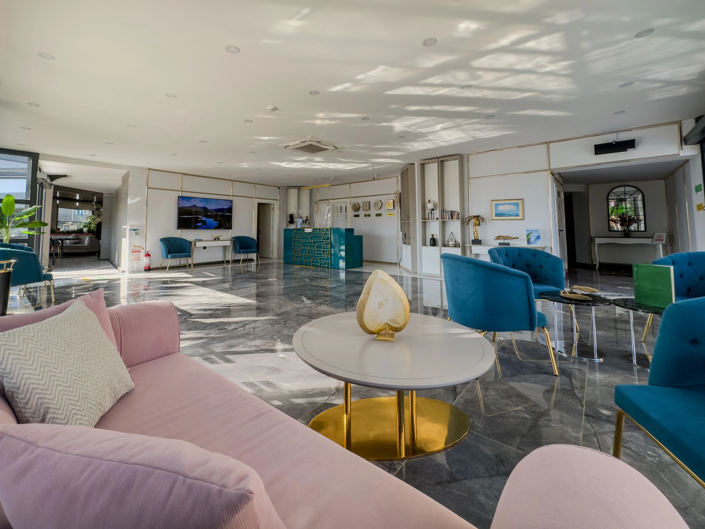 Photo - Leaf Port Hotel