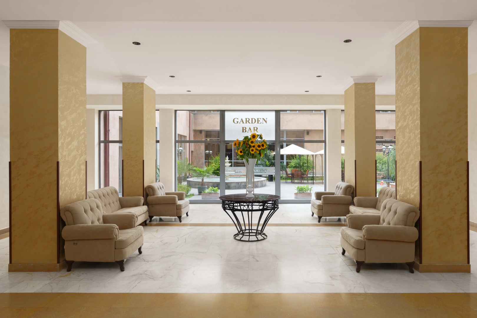 Photo - Ani Plaza Hotel