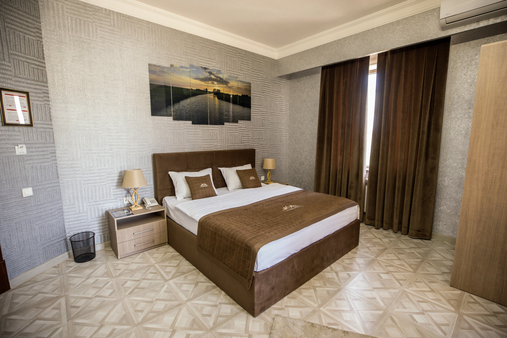 Photo - Leader Hotel