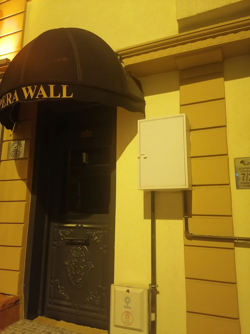 Photo - opera wall suite