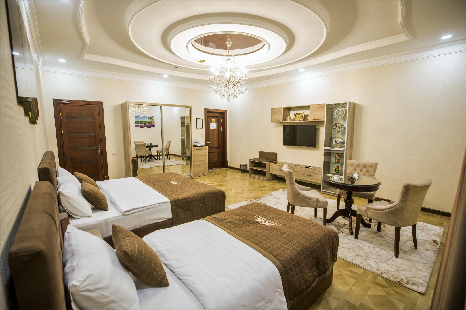 Photo - Leader Hotel