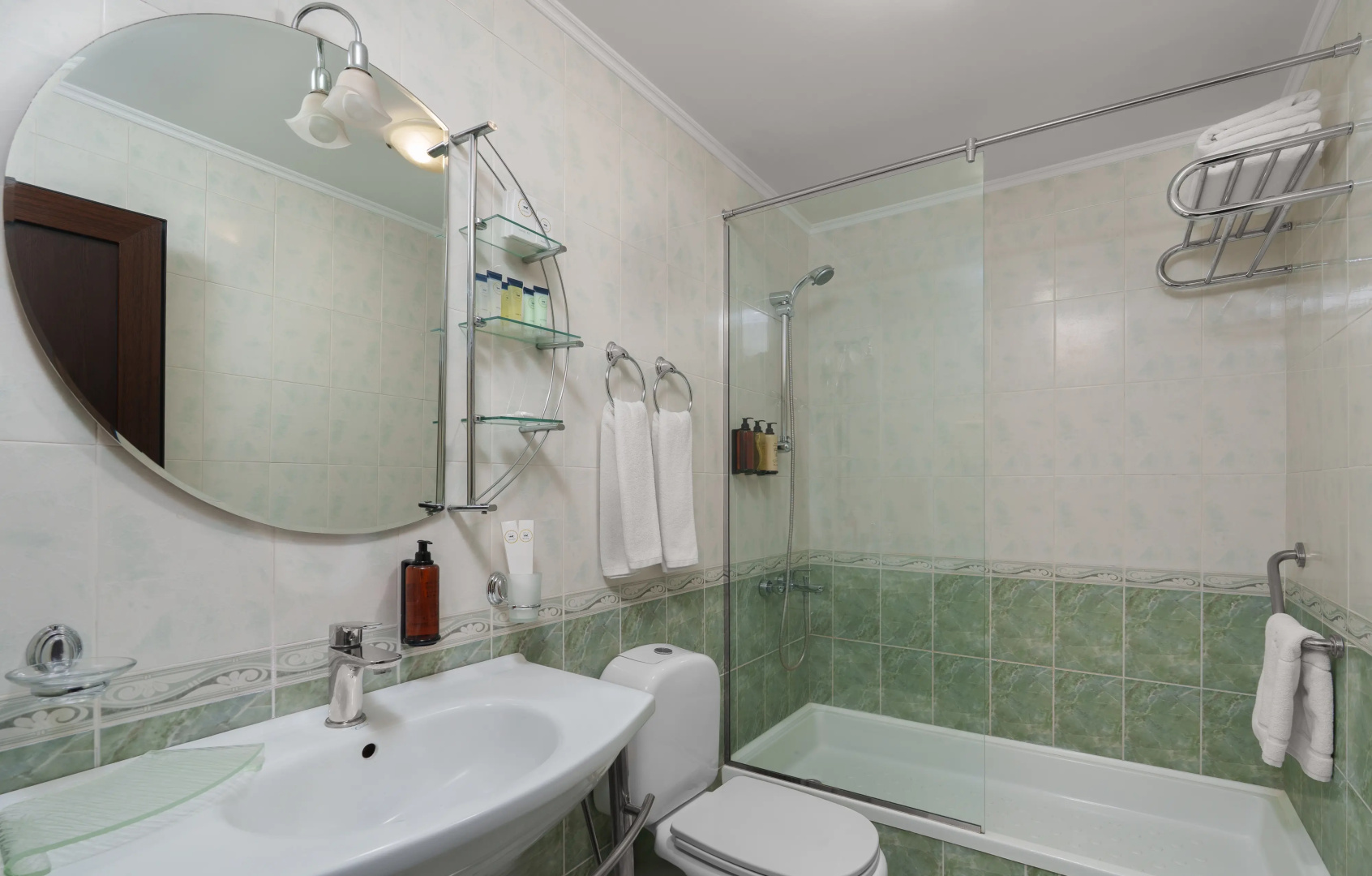 Photo - Ani Plaza Hotel