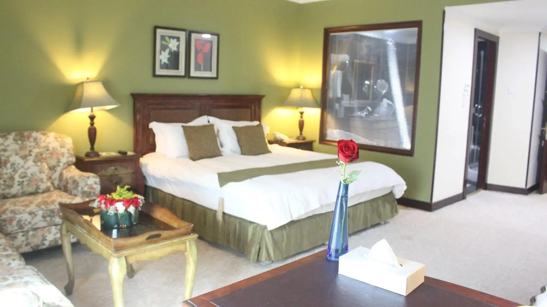 Foto - The Convention Center & Royal Suites Hotel