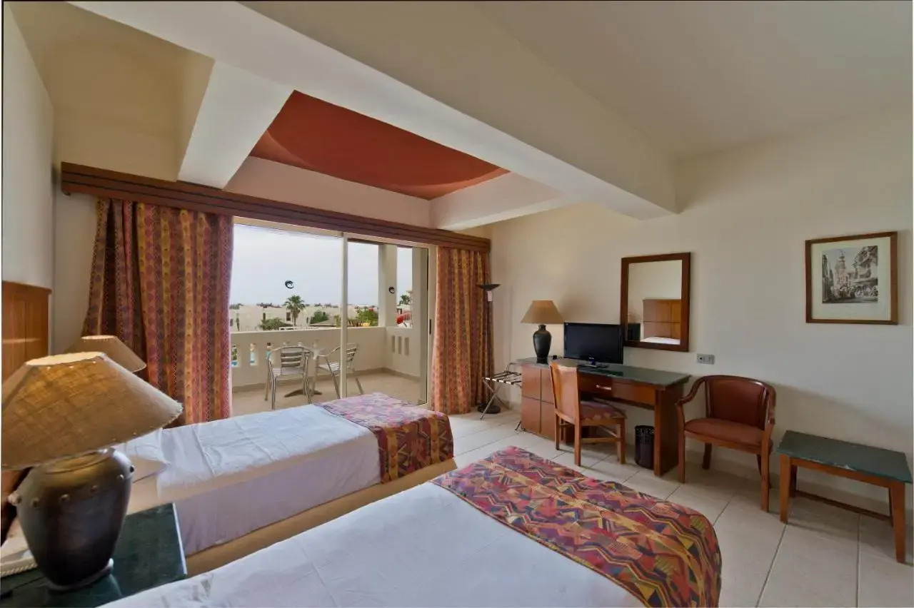 Photo - Amphoras Aqua Adults Friendly