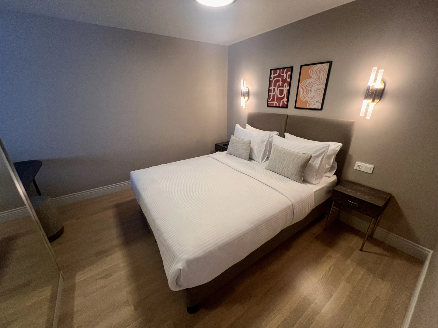 Photo - Weingart Suites Hotel