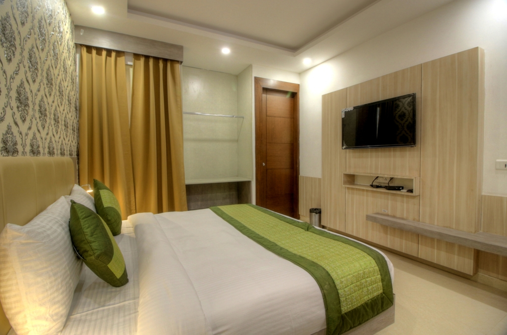 Photo - Hotel Almati Inn - Near Delhi Airport