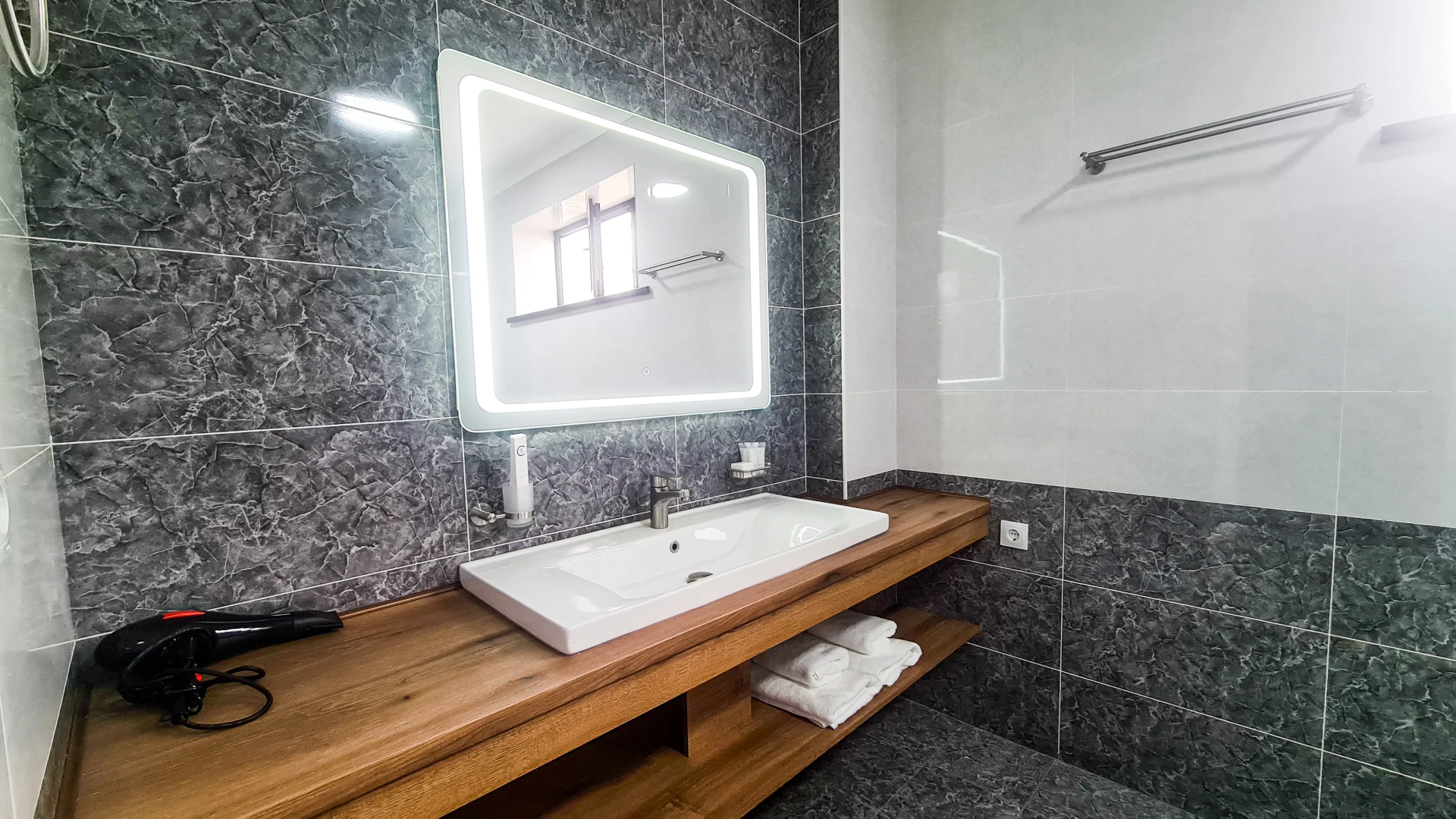 Foto - Dosman Hotel Bishkek