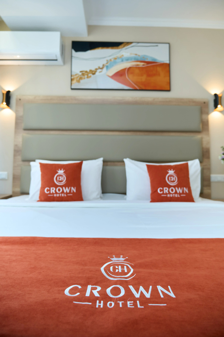 Photo - Crown Hotel