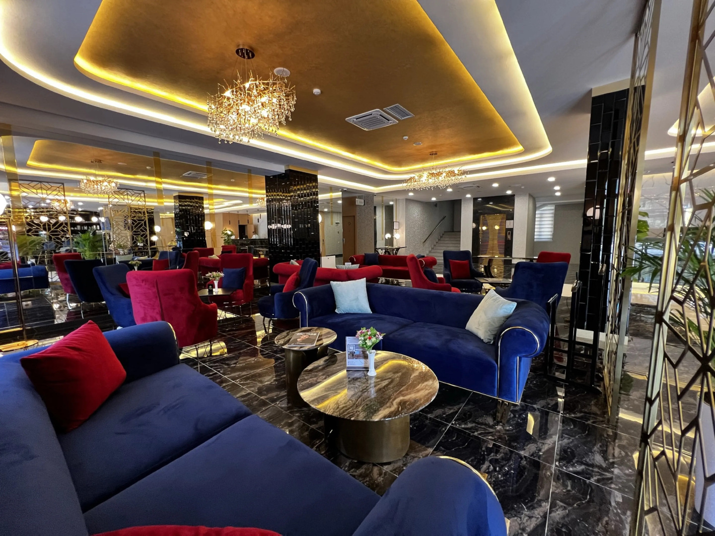 Photo - King Plaza Hotel