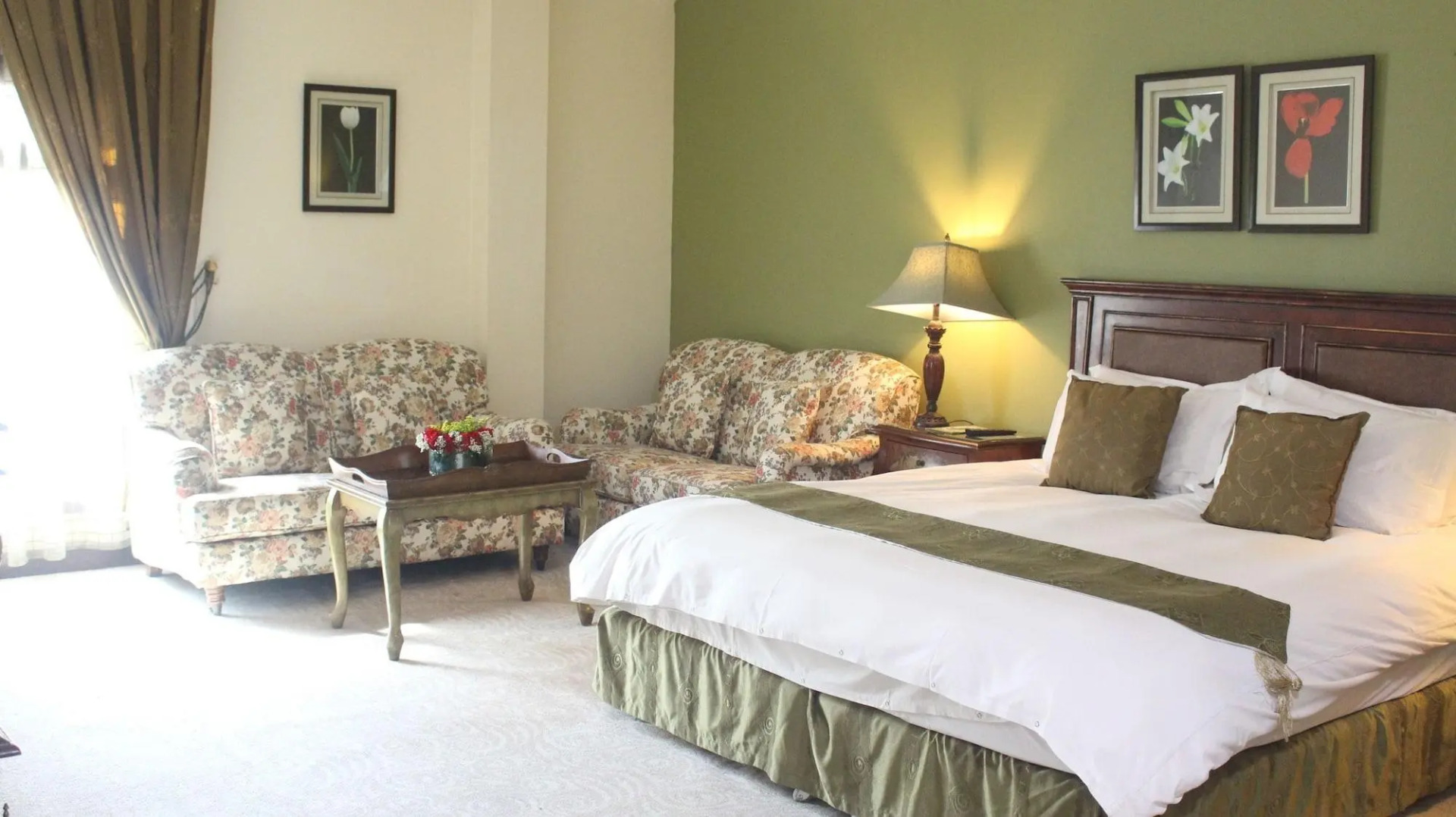 Foto - The Convention Center & Royal Suites Hotel