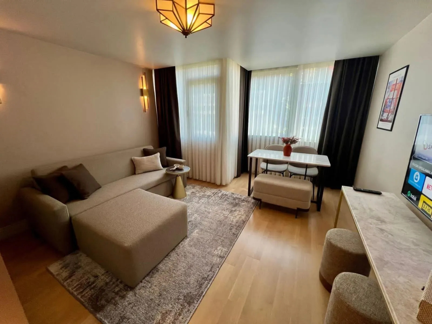 Photo - Weingart Suites Hotel
