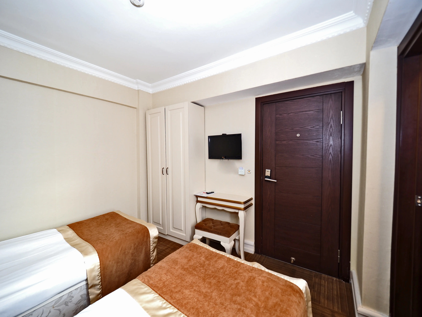 Photo - Elysion Hotel