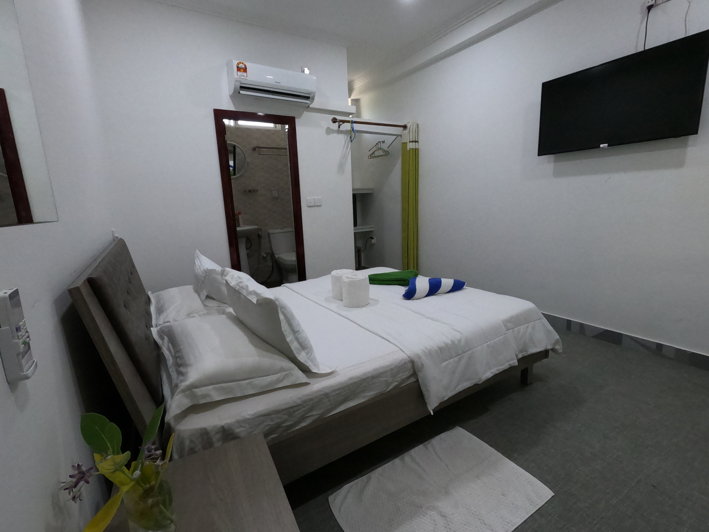 Photo - Dhangethi Inn
