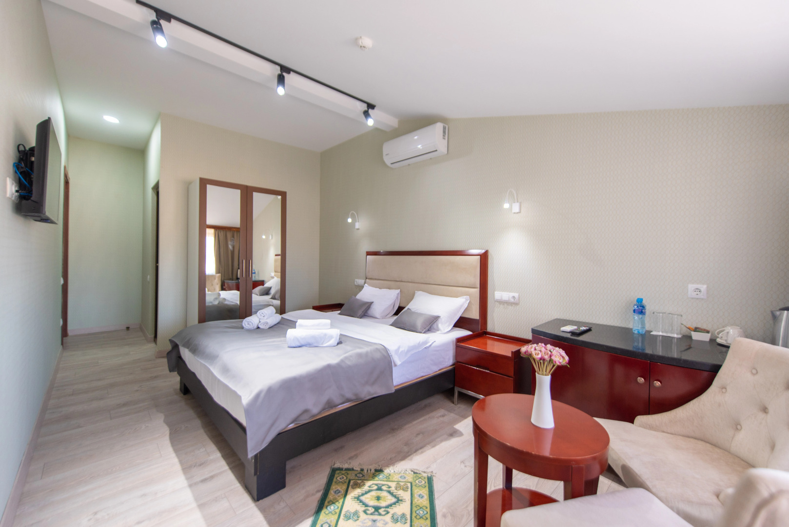 Photo - Kraveli Hotel