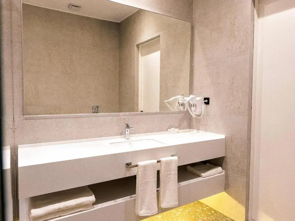 Photo - Central Square Hotel