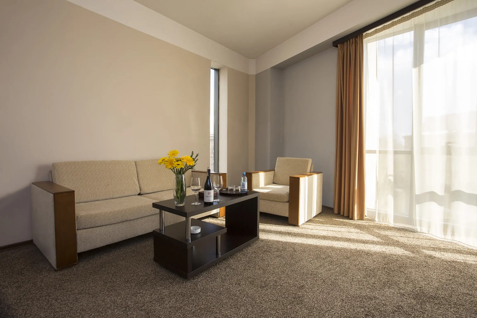 Foto - Ani Central Inn