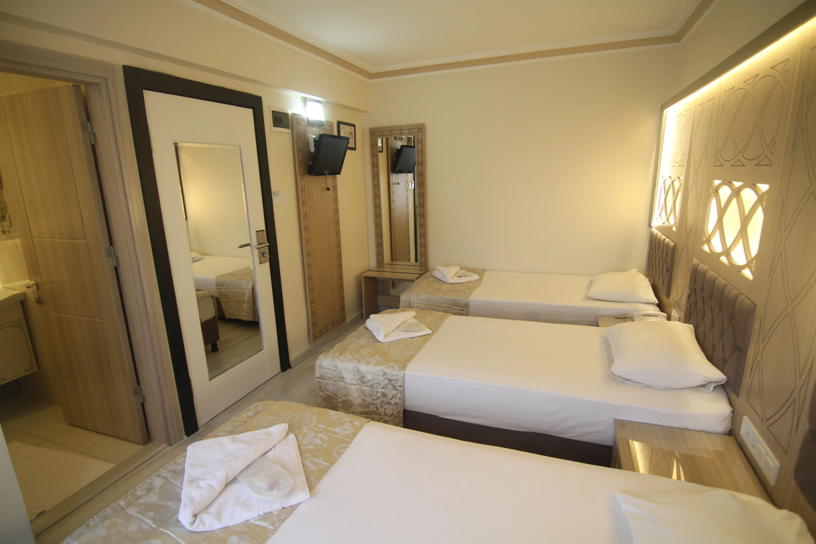 Photo - Grand Liza Hotel