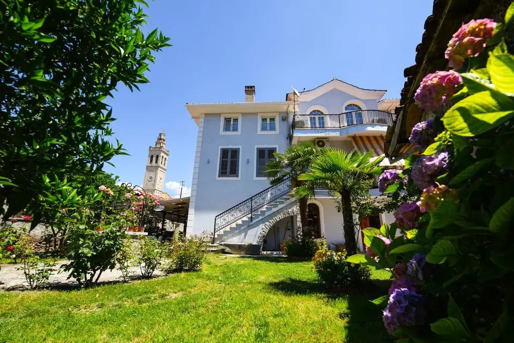 Photo - Rose Garden Hotel