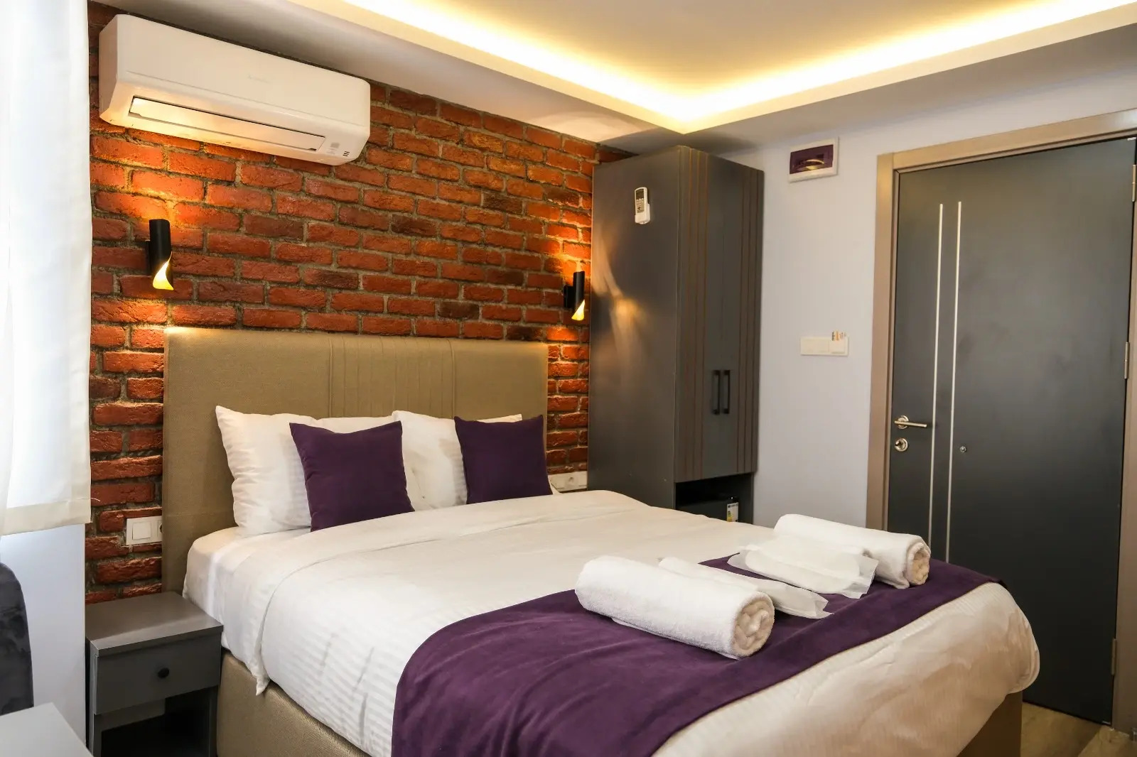 Foto - Yellow Mansion