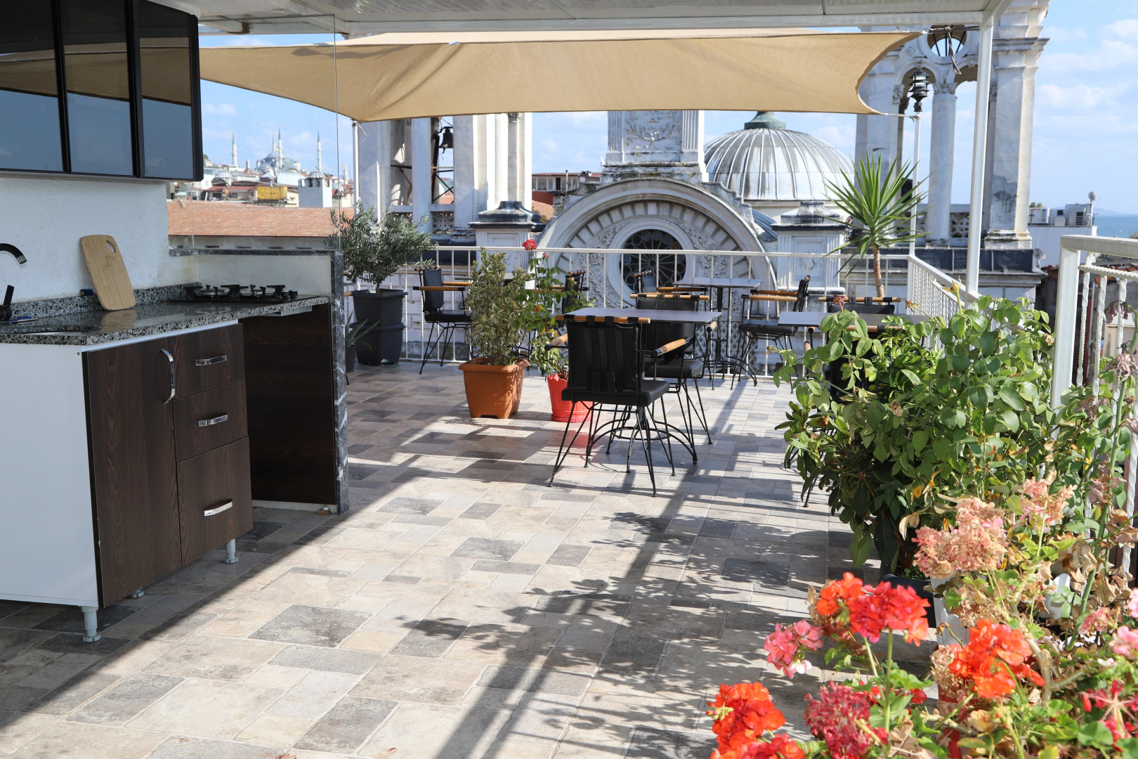 Photo - Global 2022 Hotel