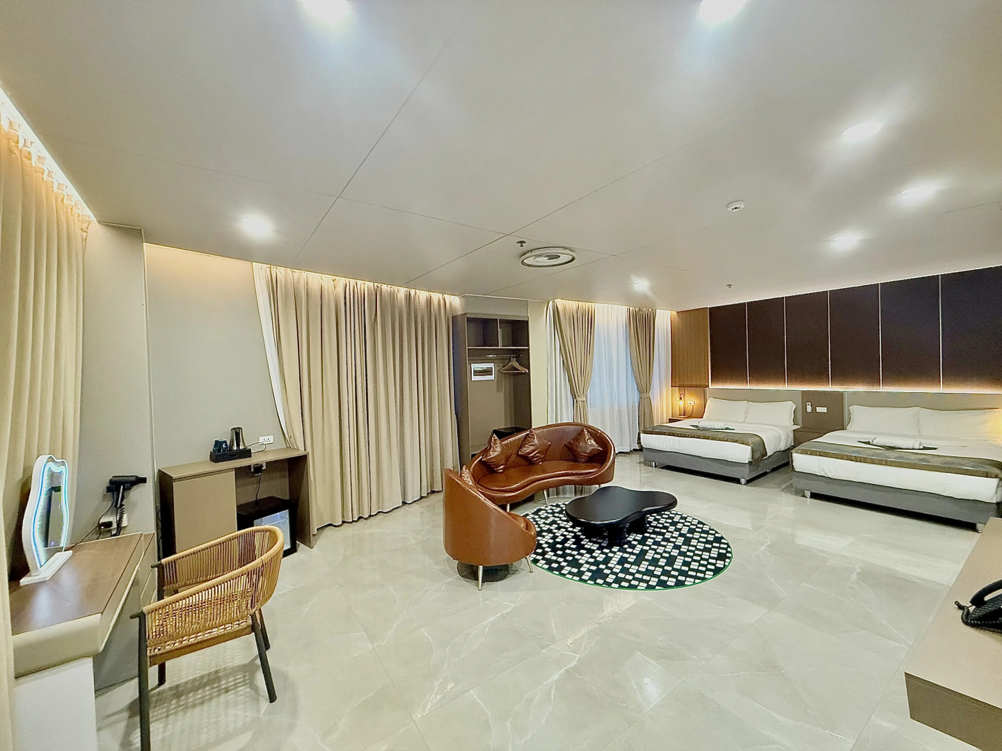 Photo - Skyport Hotel