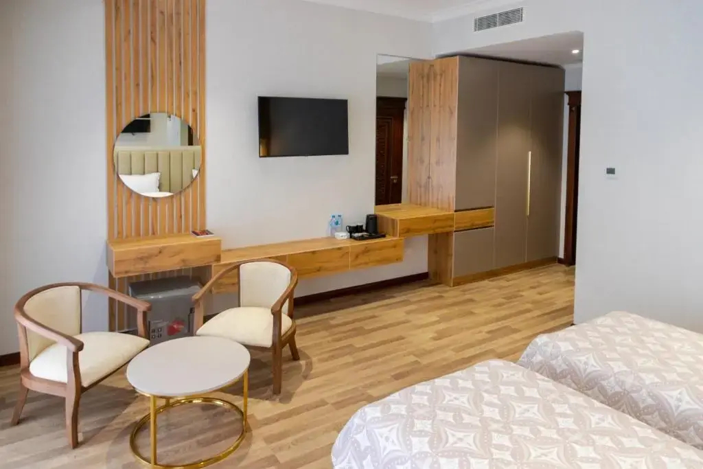 Photo - Karvon Plaza Hotel