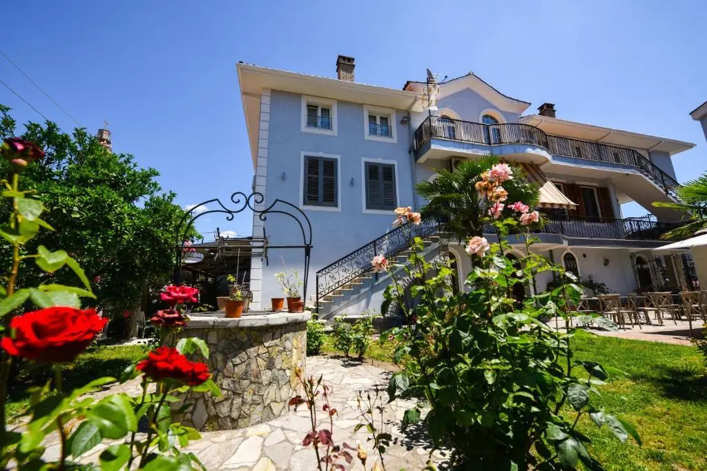 Photo - Rose Garden Hotel