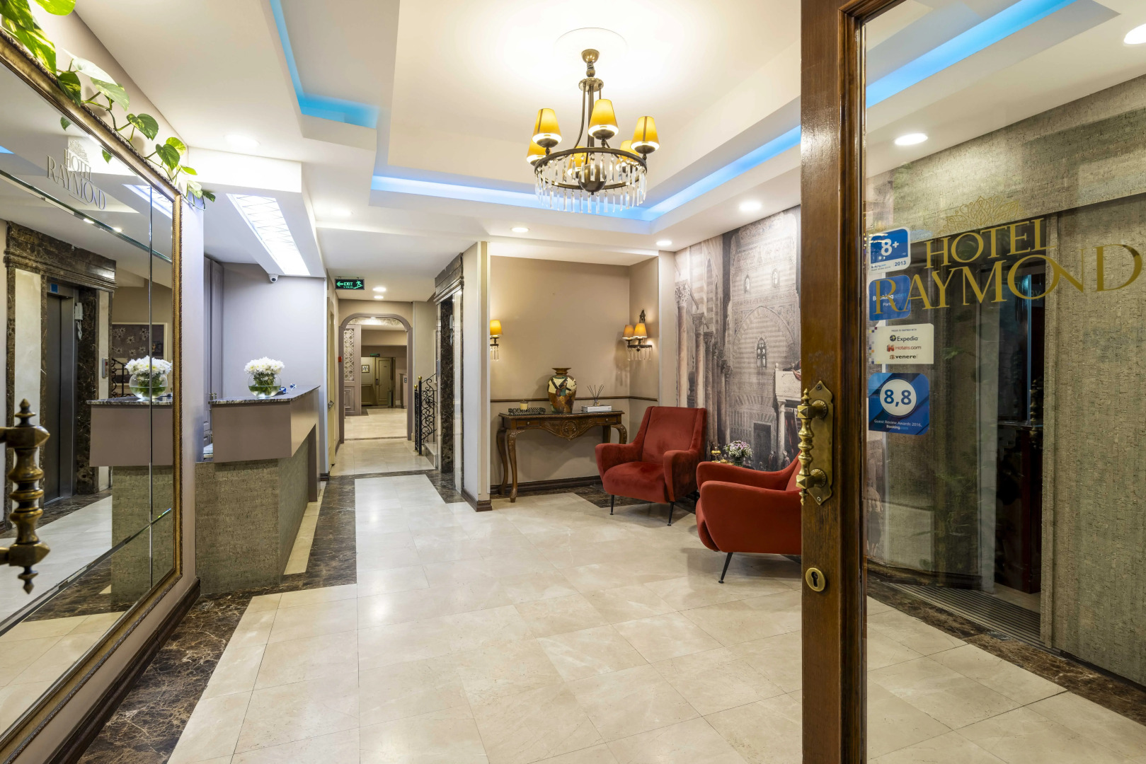 Photo - Raymond Blue Hotel