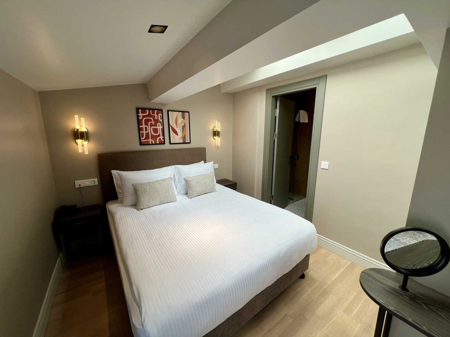 Photo - Weingart Suites Hotel