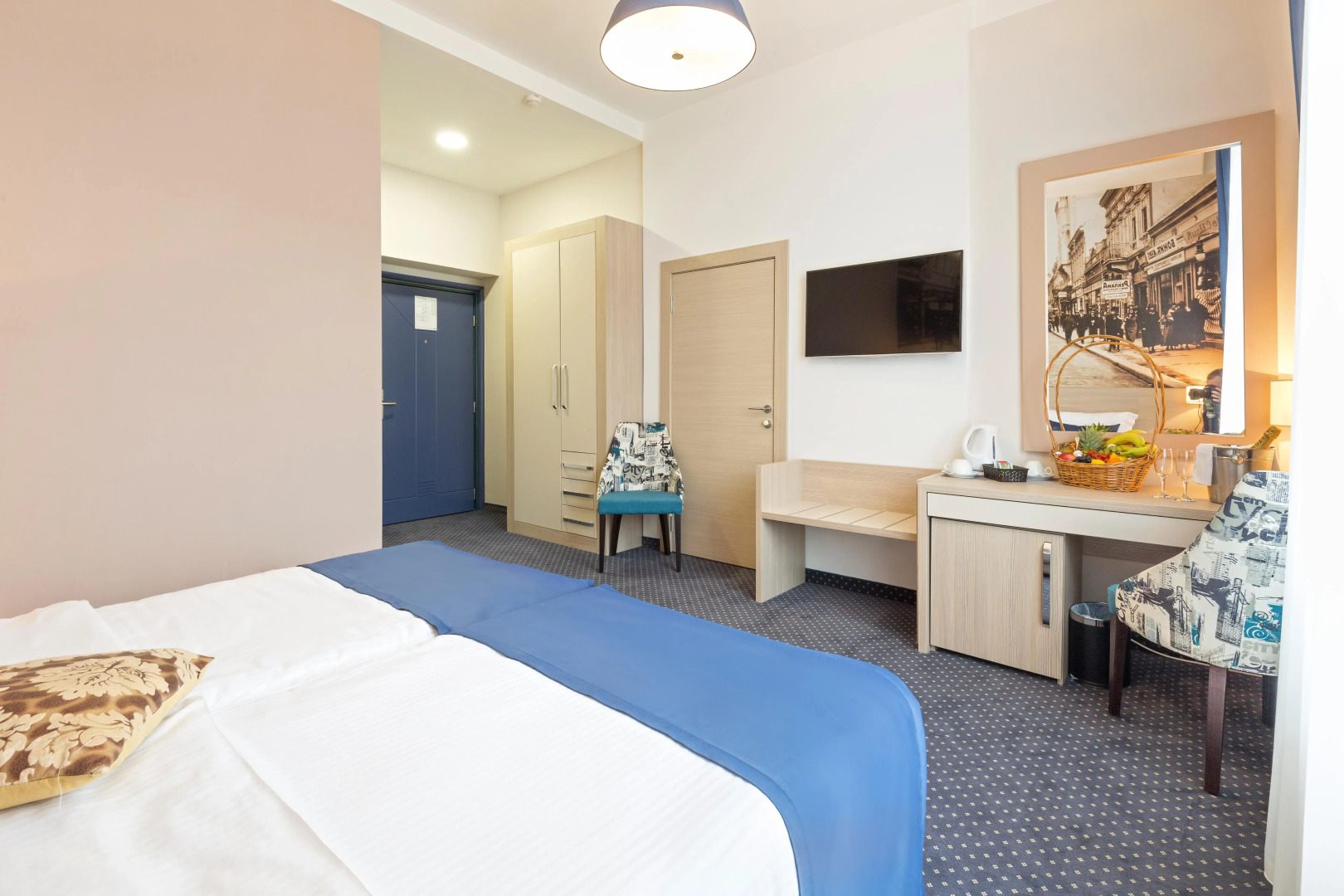 Photo - Five Points Square - City Center